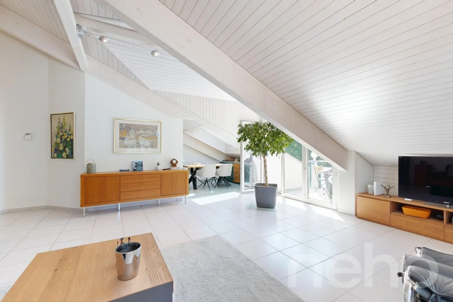 Geräumige Dachwohnung mit Balkon - Foto 3 von 12