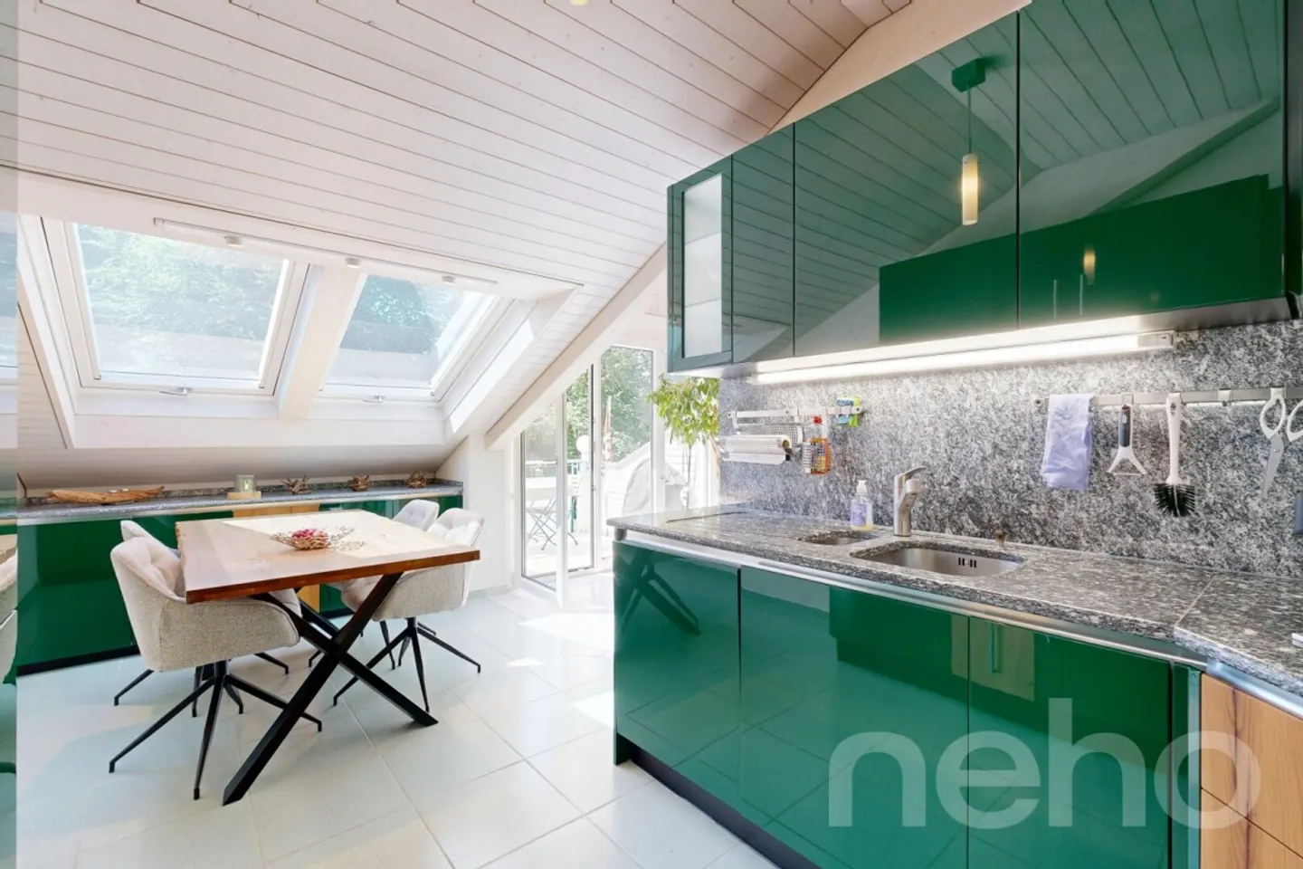 Geräumige Dachwohnung mit Balkon - Foto 4 von 12