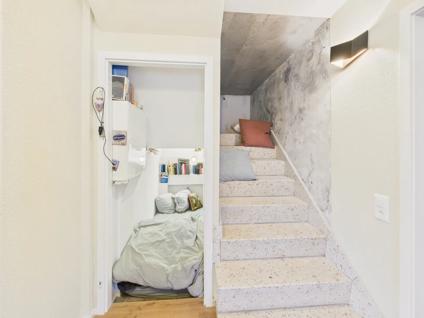 Dreamlike 3.5-Room Terrace Apartment with Lake Zurich View in Wädenswil - Photo 7 of 12