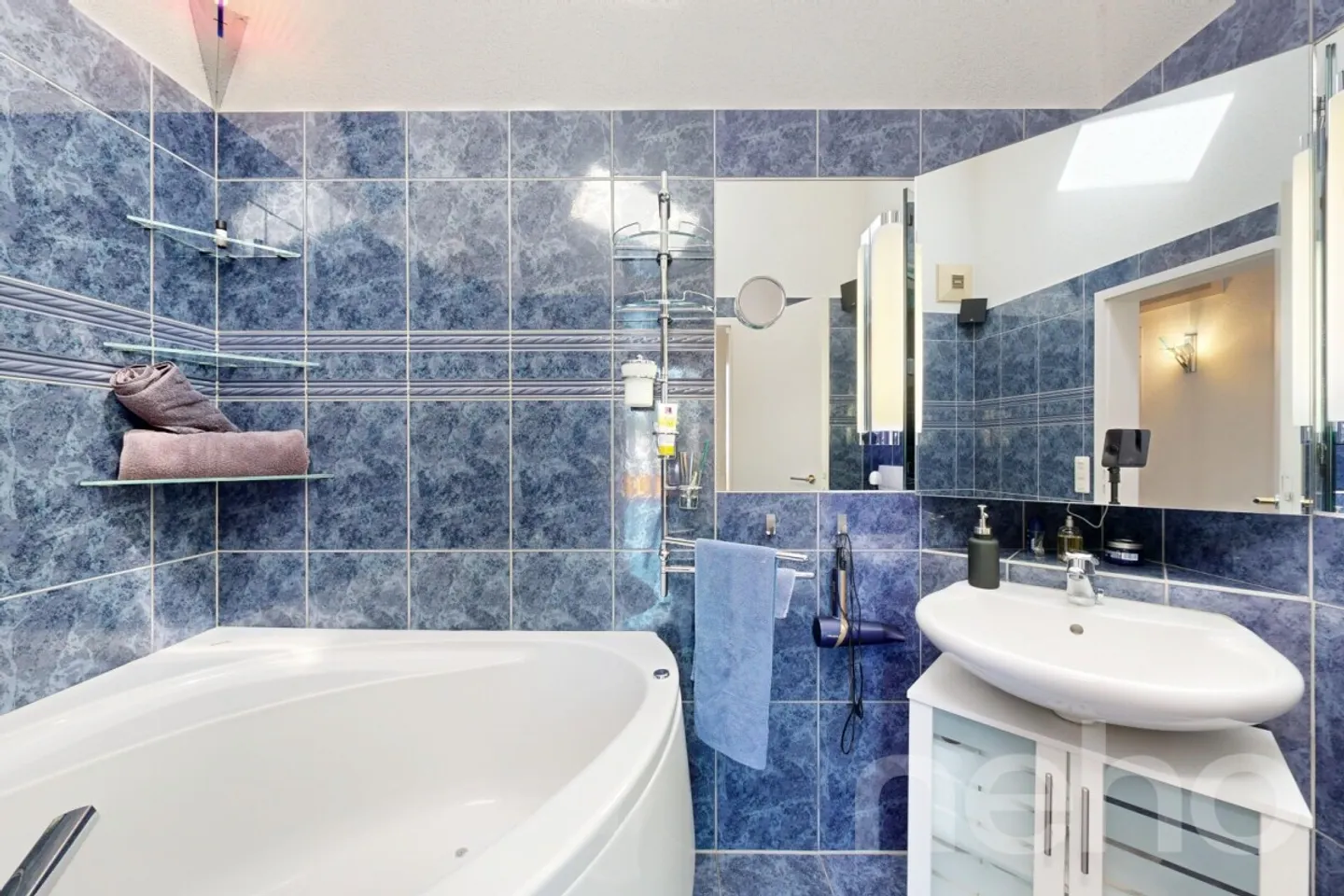 Geräumige Dachwohnung mit Balkon - Foto 8 von 12