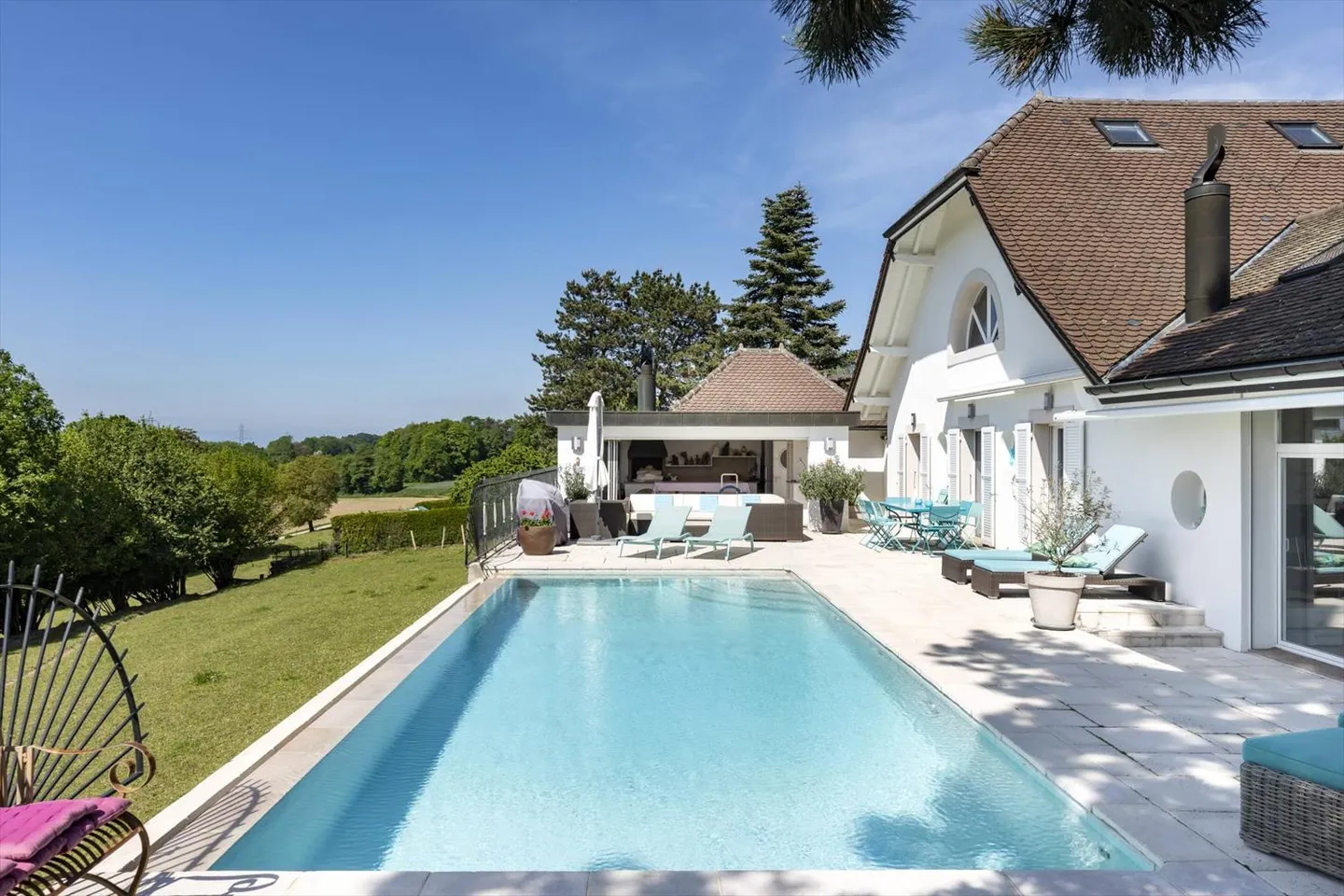 15 min from downtown Lausanne: In absolute calm, master house of 450 m² - Photo 1 of 13