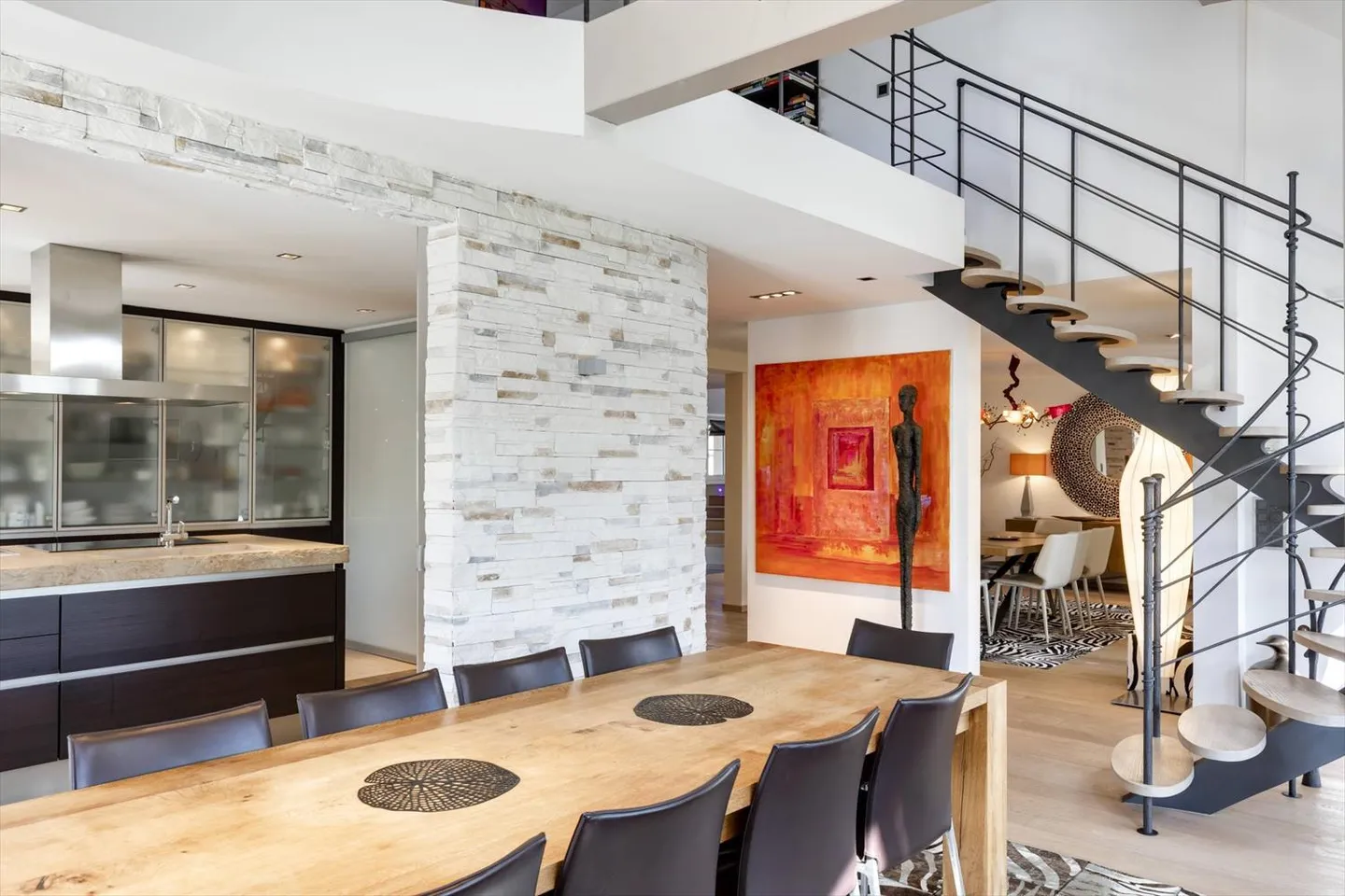 15 min from downtown Lausanne: In absolute calm, master house of 450 m² - Photo 4 of 13