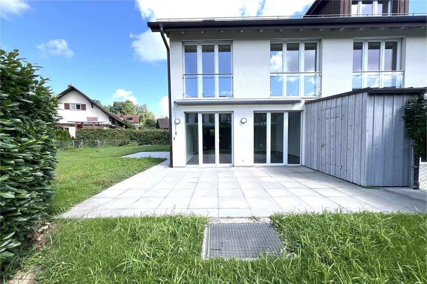 Moderna casa a schiera d'angolo in ottime condizioni - Foto 2 di 12
