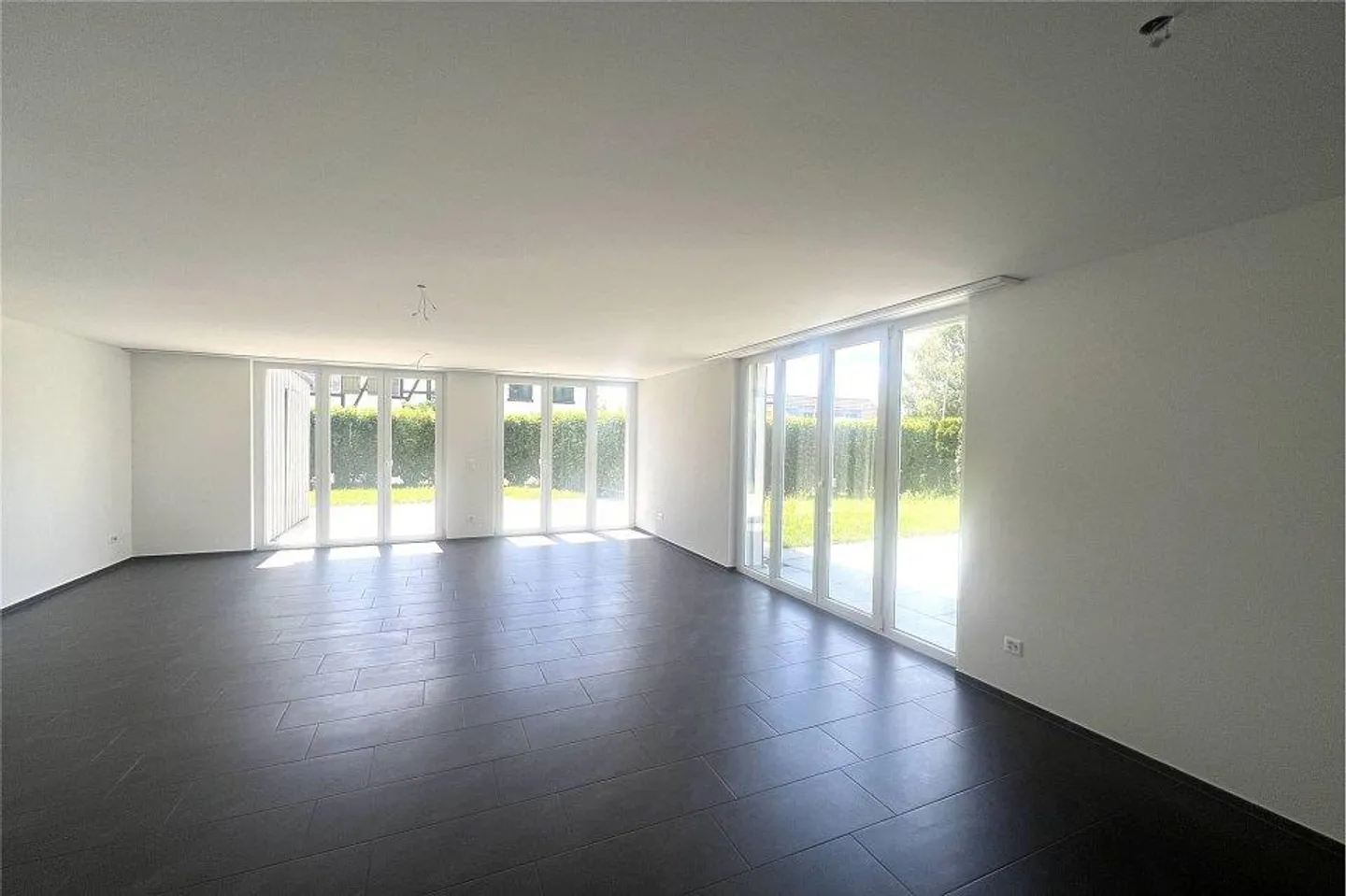 Moderna casa a schiera d'angolo in ottime condizioni - Foto 4 di 12