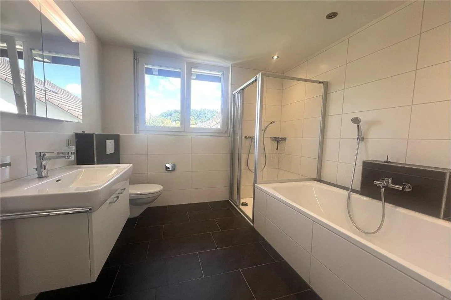 Moderna casa a schiera d'angolo in ottime condizioni - Foto 8 di 12