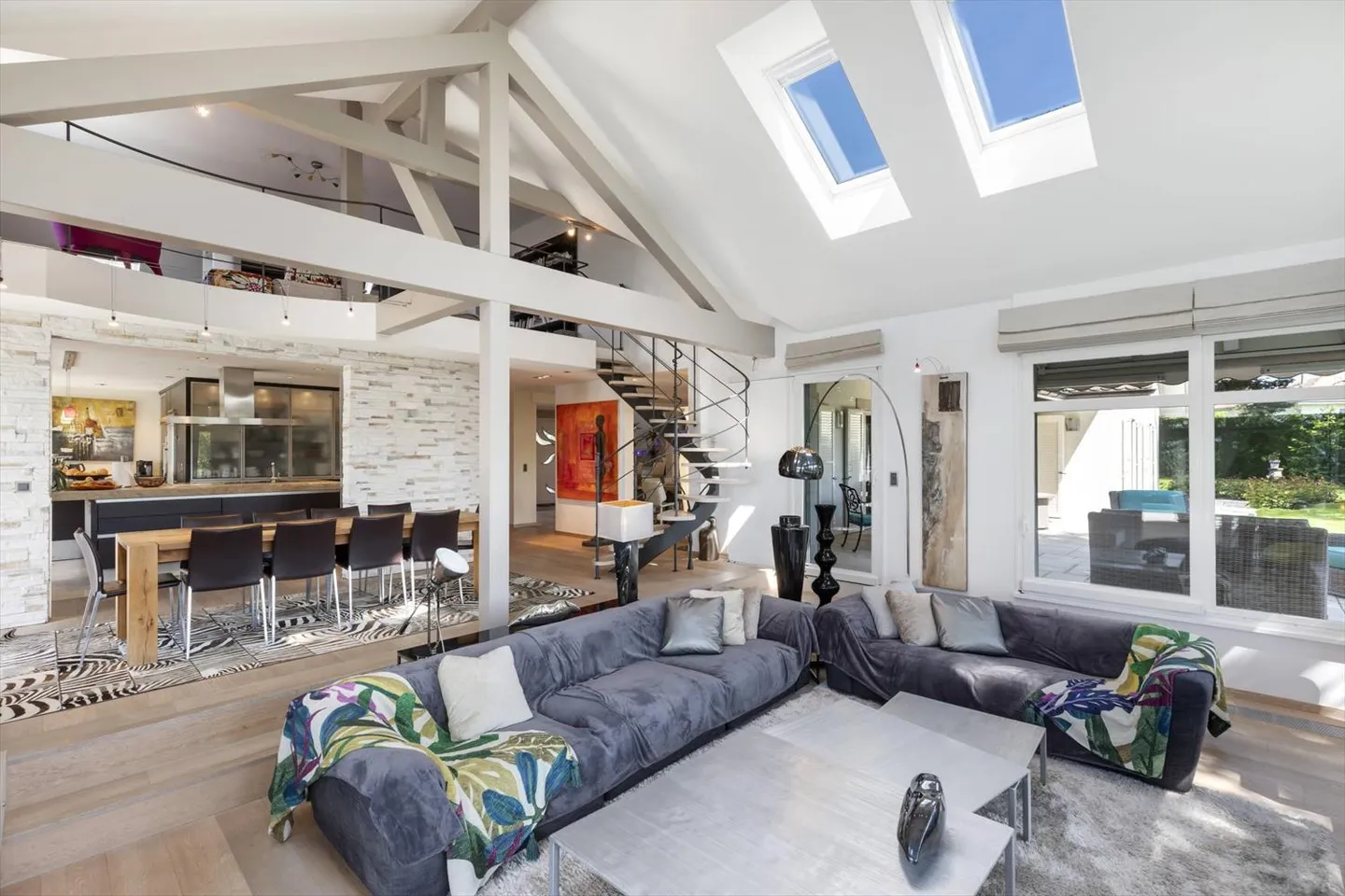 15 min from downtown Lausanne: In absolute calm, master house of 450 m² - Photo 6 of 13