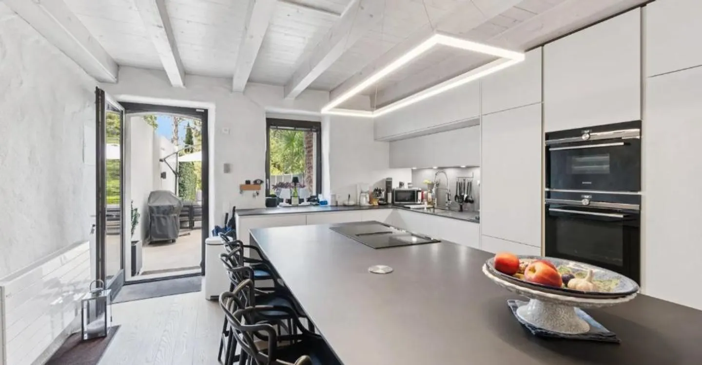 Casa ristrutturata in un complesso agricolo - Foto 3 di 13