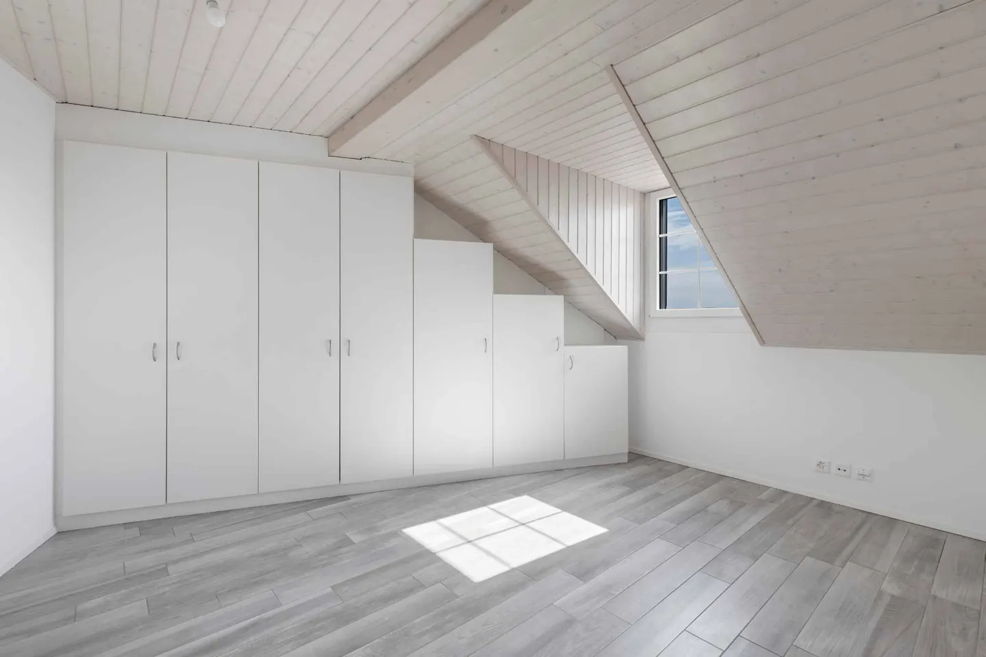 Duplex Apartment with Lake View - Photo 4 of 6