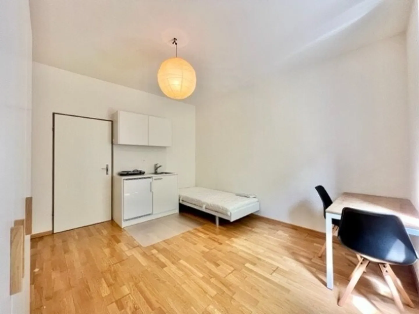 Furnished studio apartment for rent - Photo 2 of 5