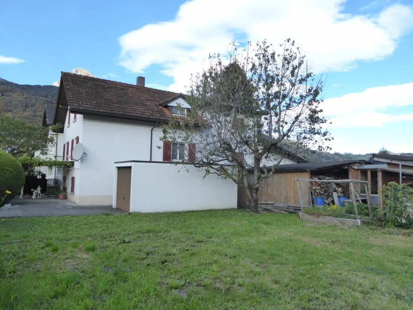 Detached 7 1/2-room single-family house with land reserve - Photo 3 of 21