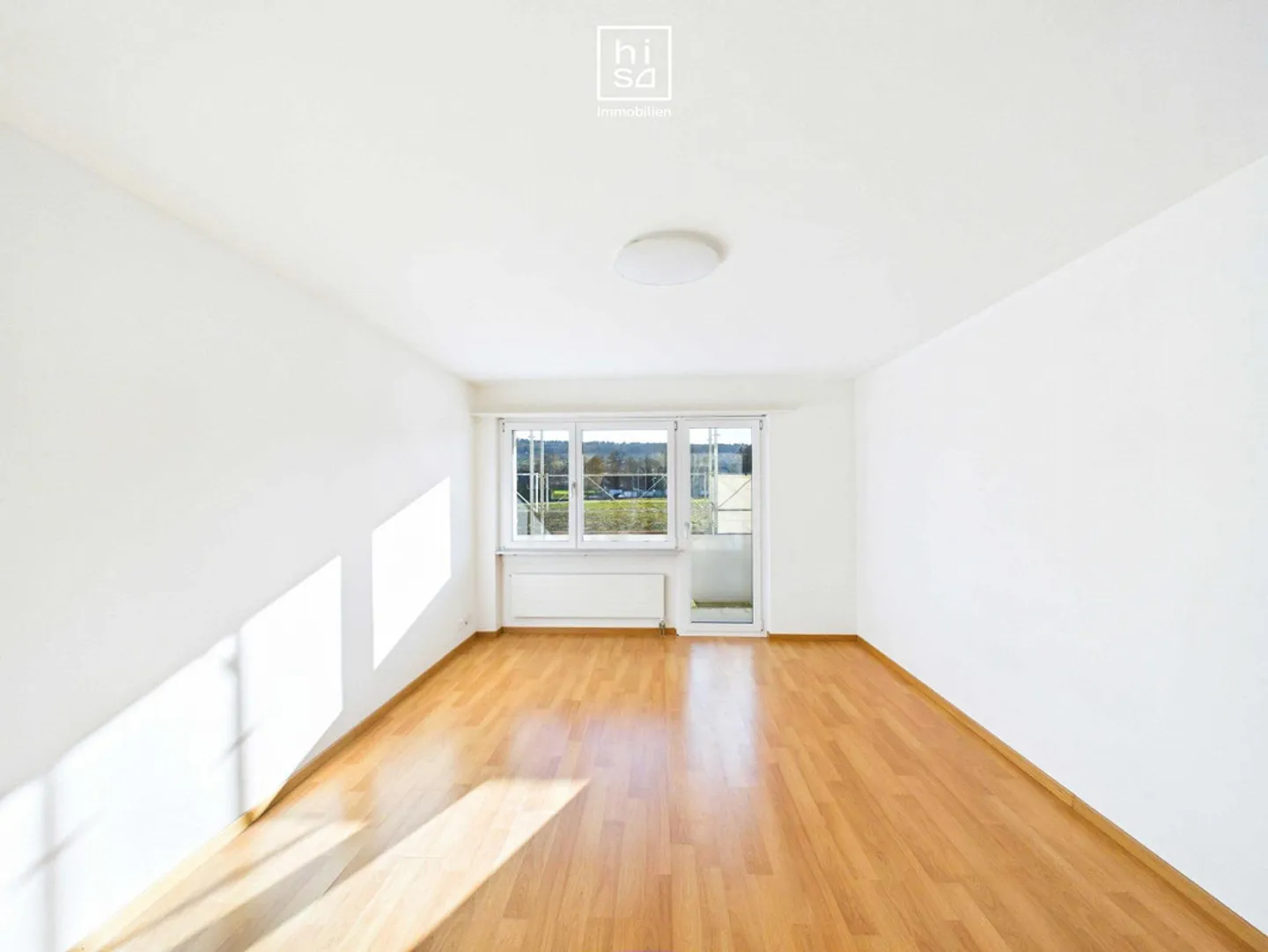 Renovated apartment with a view of the greenery - Photo 1 of 6