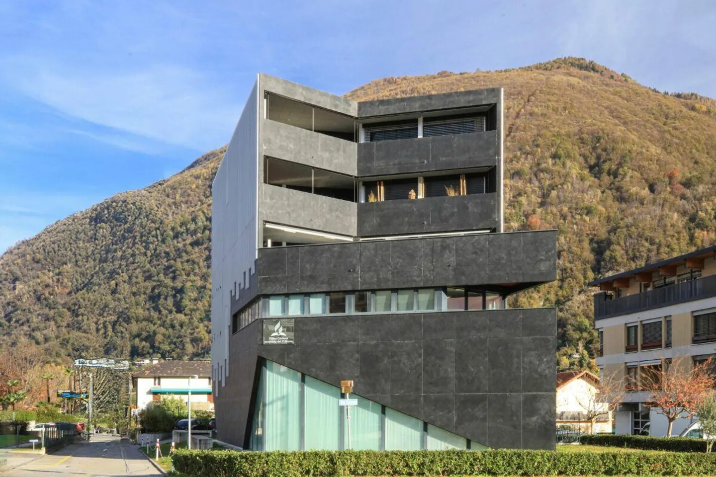 LOSONE - Moderno appartamento all'ultimo piano - Foto 2 di 11