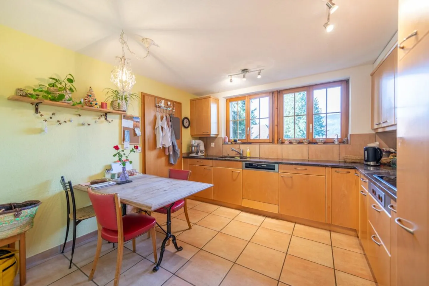 Investment with Style - Fully Rented Multi-Family House with 4.95% Yield - Photo 5 of 22