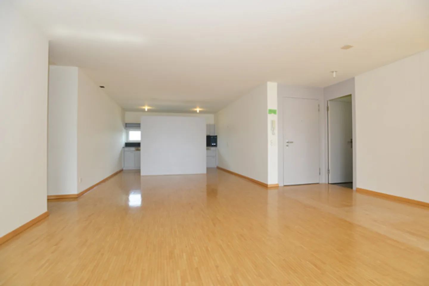 Living in the City Center - RENTING WITHOUT DEPOSIT - Photo 4 of 7