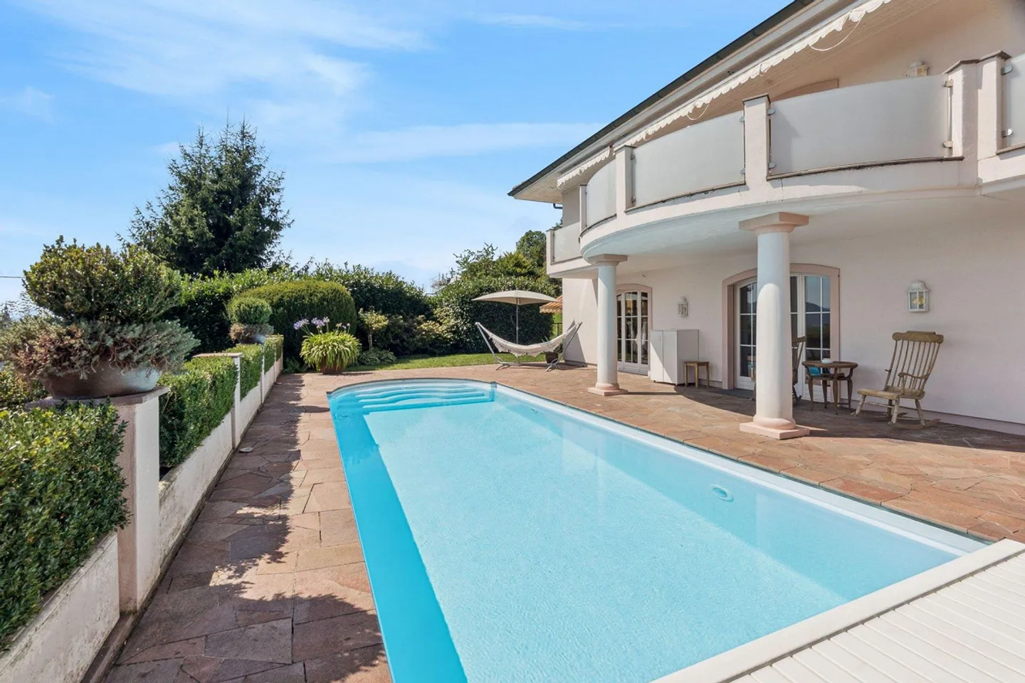 Exklusive Villa mit Stadtblick - Foto 1 von 4