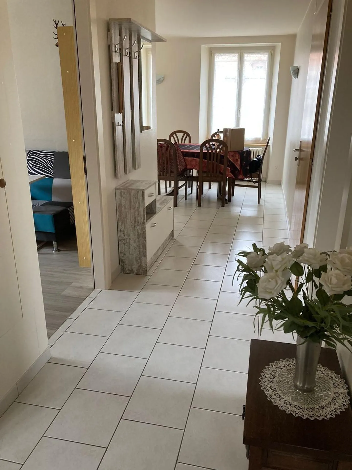 Bright furnished 3-room apartment (possibility to remove the furniture) - Photo 6 of 8