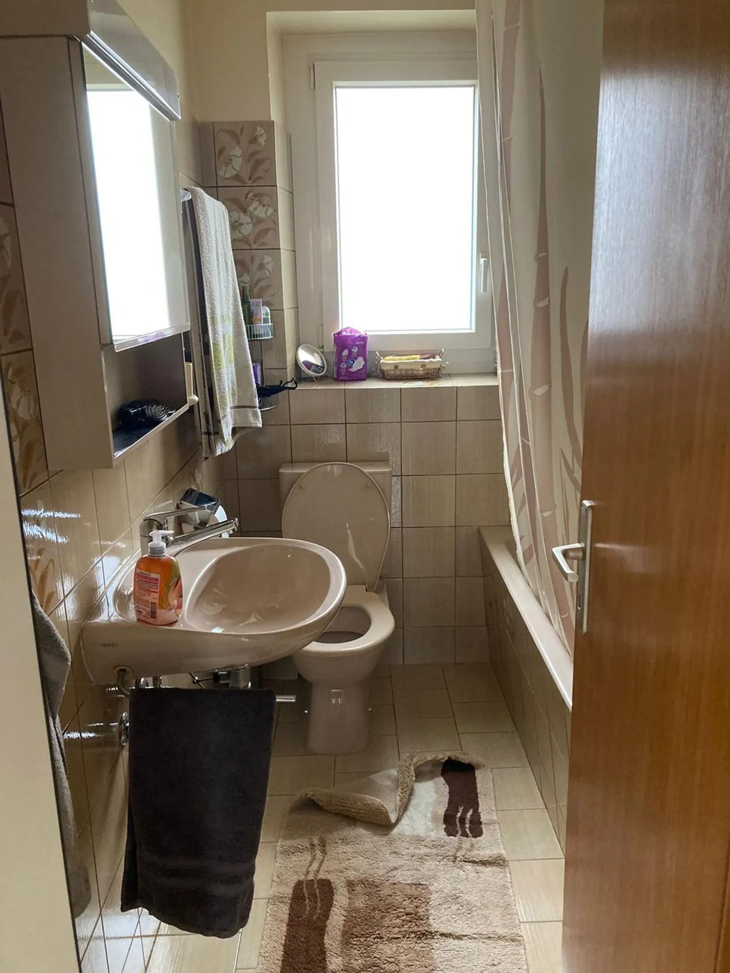 Bright furnished 3-room apartment (possibility to remove the furniture) - Photo 7 of 8