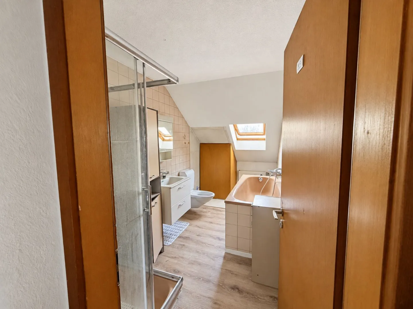 Renovation-Required Residential/Commercial Building in the Heart of Olten - Photo 12 of 17