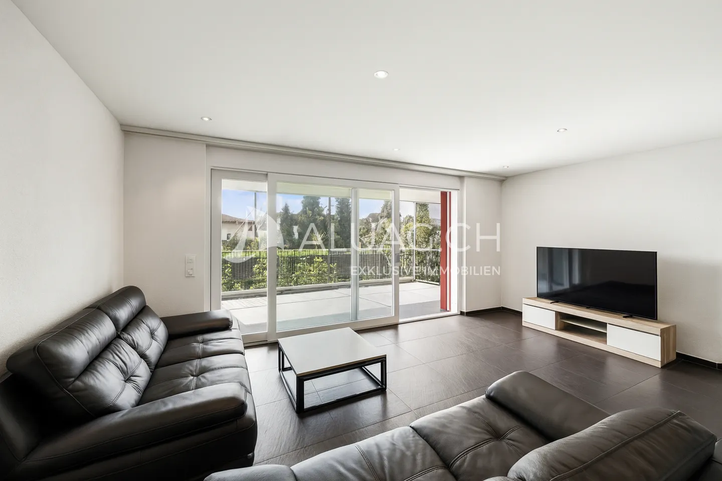 BRIGHT 4.5 ROOM APARTMENT WITH WINTER GARDEN - Photo 4 of 12