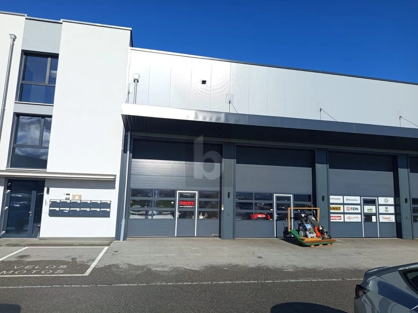 AMPIO SPAZIO COMMERCIALE IN ZONA INDUSTRIALE - Foto 1 di 6