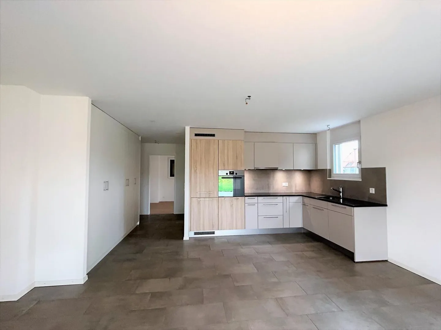 Apartment for rent - Photo 2 of 9