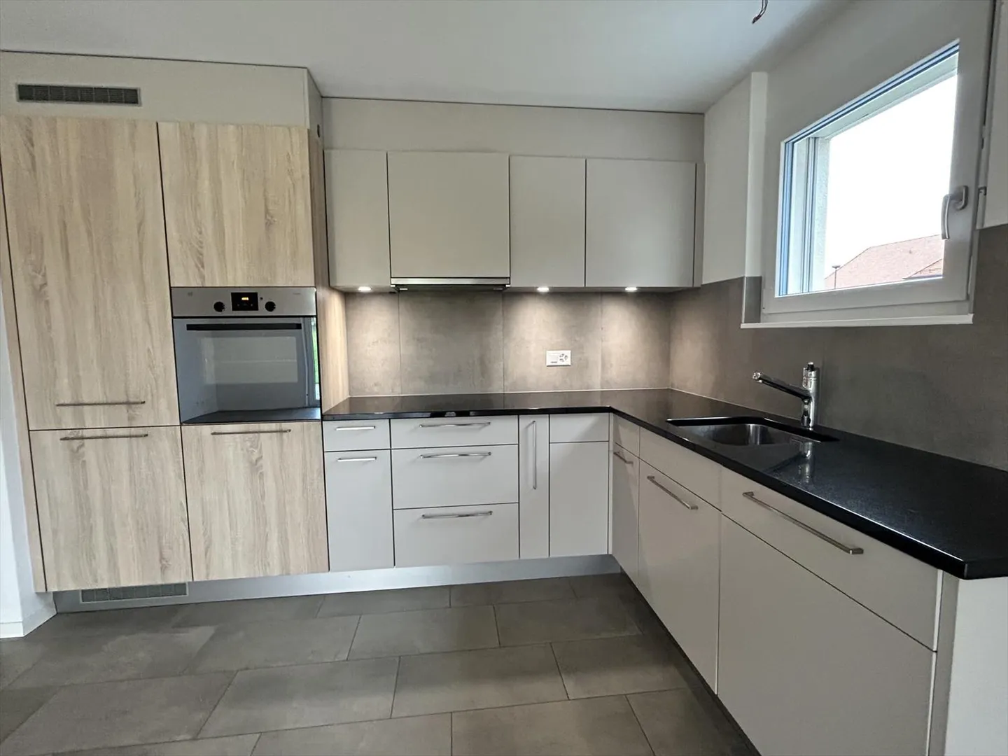 Apartment for rent - Photo 3 of 9