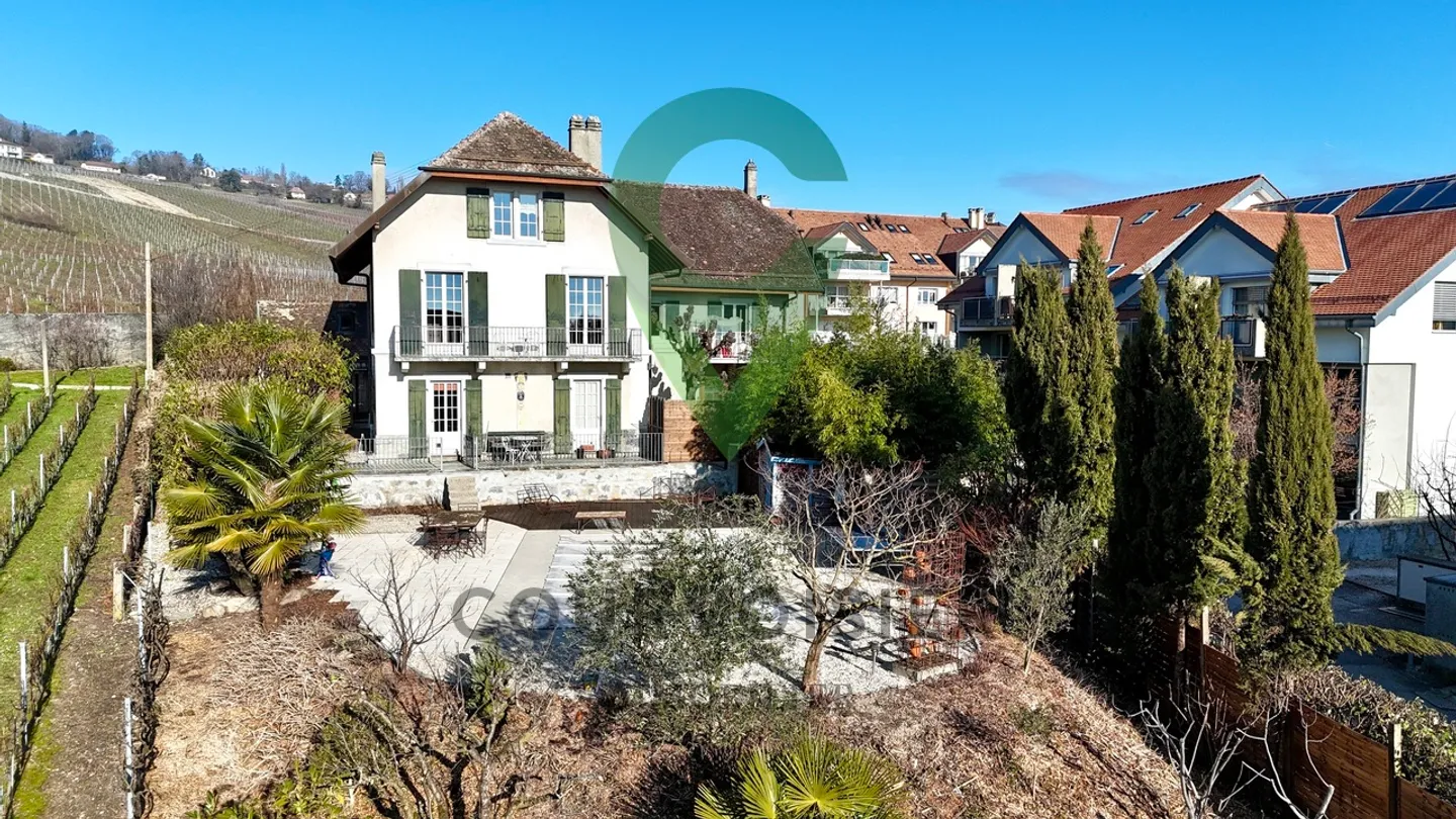 Edificio di 4 appartamenti a Fechy - Foto 2 di 12