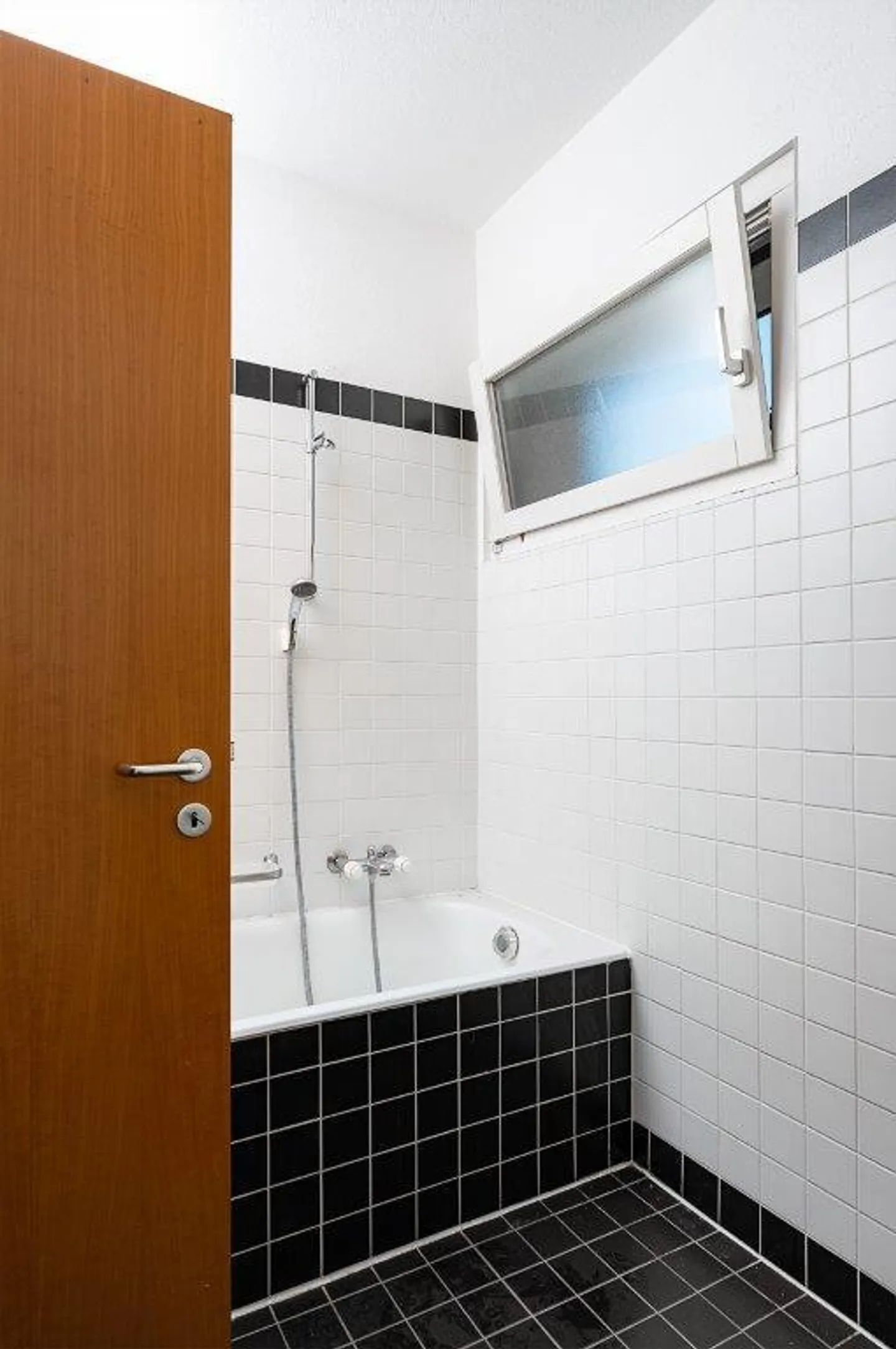 2,5 pièces dans une zone stratégique - Photo 3 sur 6
