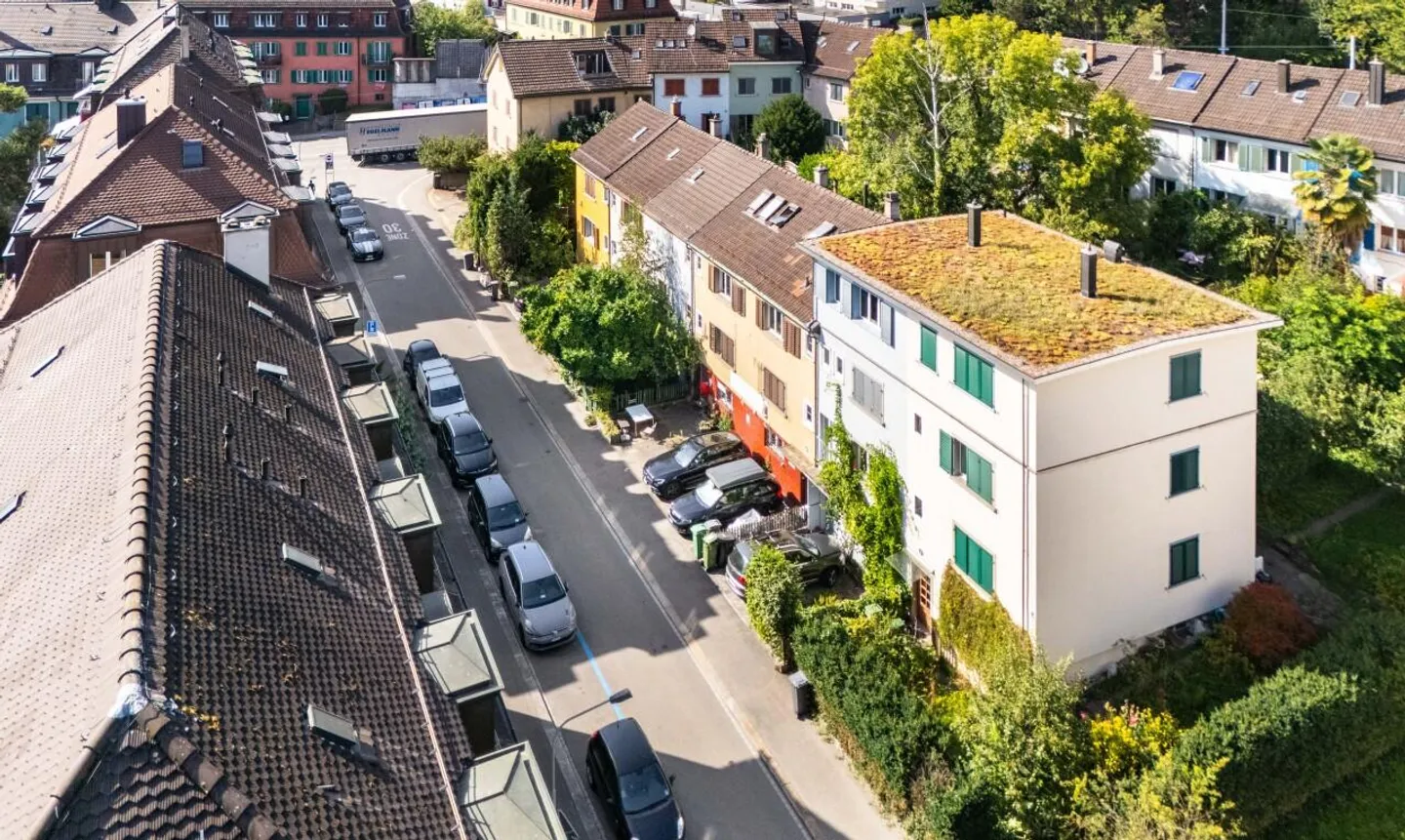 Zürich-Wipkingen : Maison de ville avec potentiel de valeur inutilisé - Photo 2 sur 8