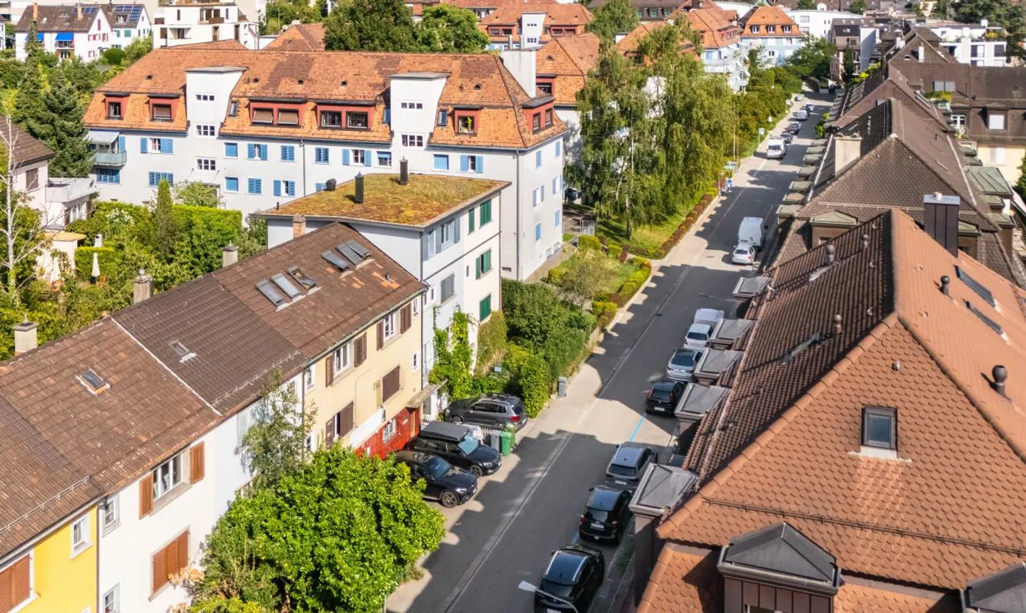 Zürich-Wipkingen : Maison de ville avec potentiel de valeur inutilisé - Photo 4 sur 8