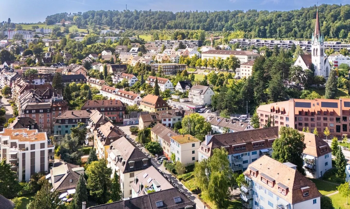 Zürich-Wipkingen : Maison de ville avec potentiel de valeur inutilisé - Photo 5 sur 8