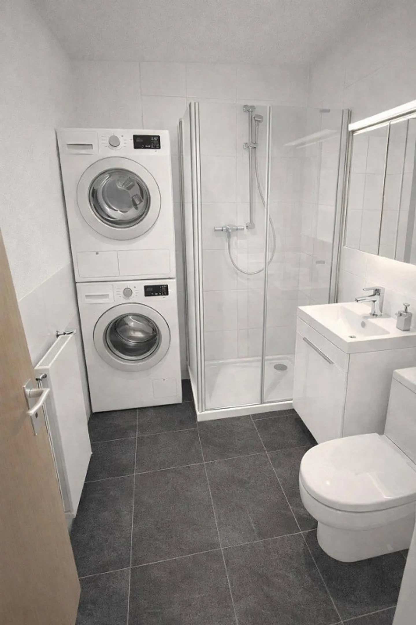 Modern 2.5-room apartment with new bathroom & new kitchen and balcony - Photo 4 of 11