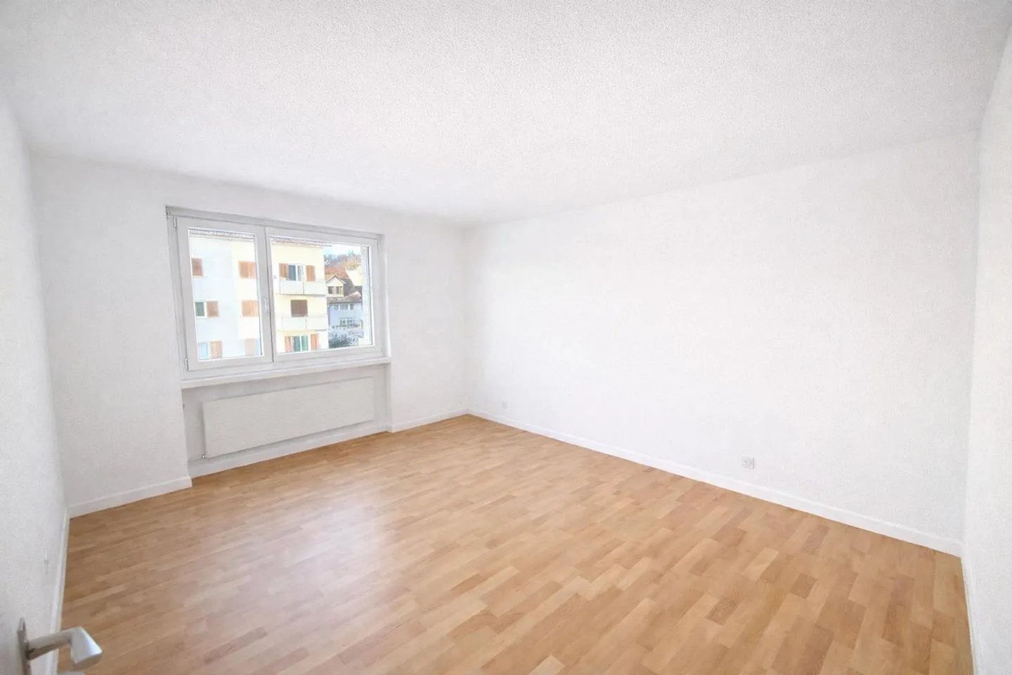 Modern 2.5-room apartment with new bathroom & new kitchen and balcony - Photo 7 of 11