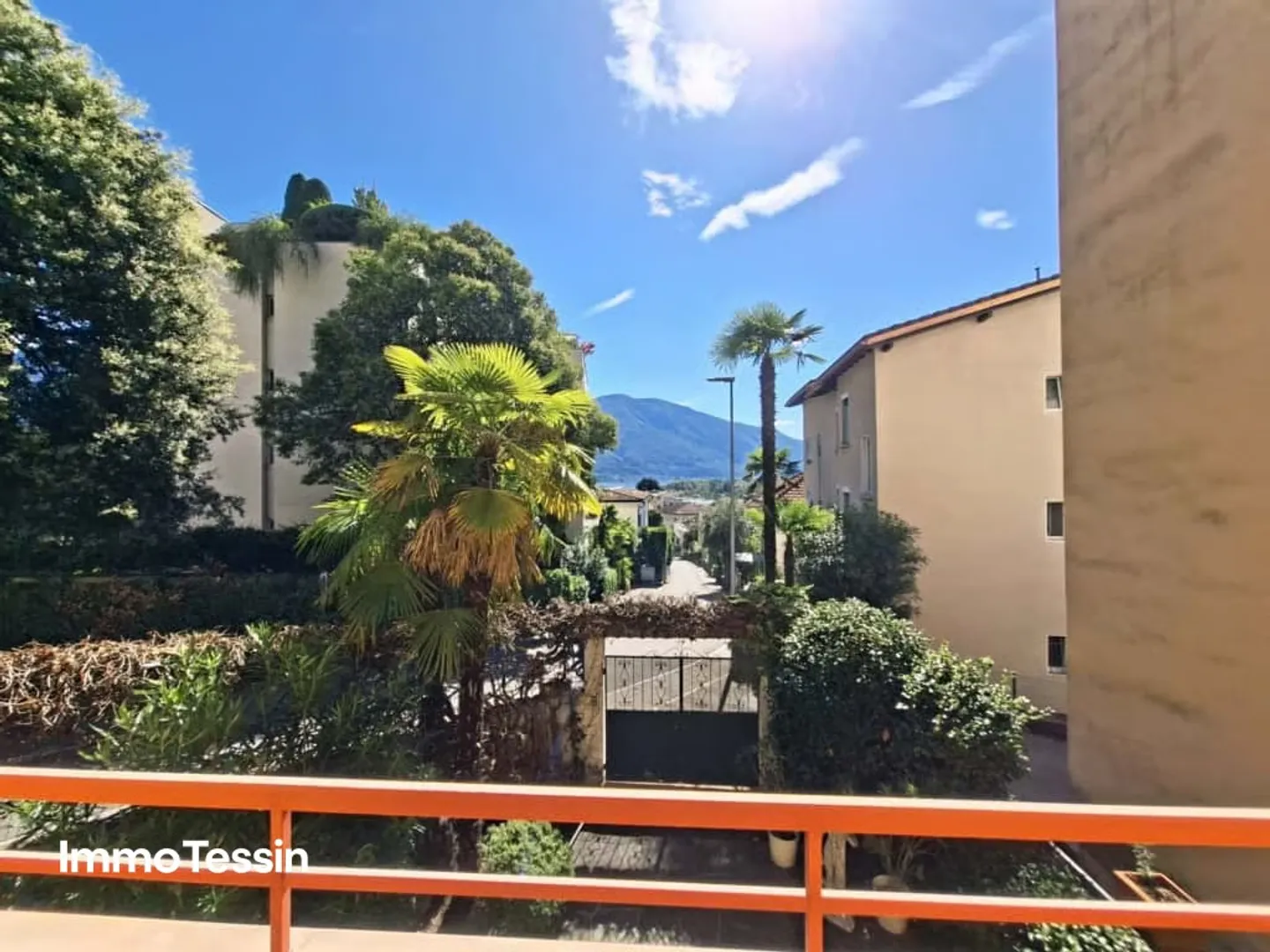 Top Preis & Zweitwohnsitz: Renovierte Ferienwohnung an bester Lage mit Seesicht und nahe der Promenade von Locarno - Foto 1 di 13