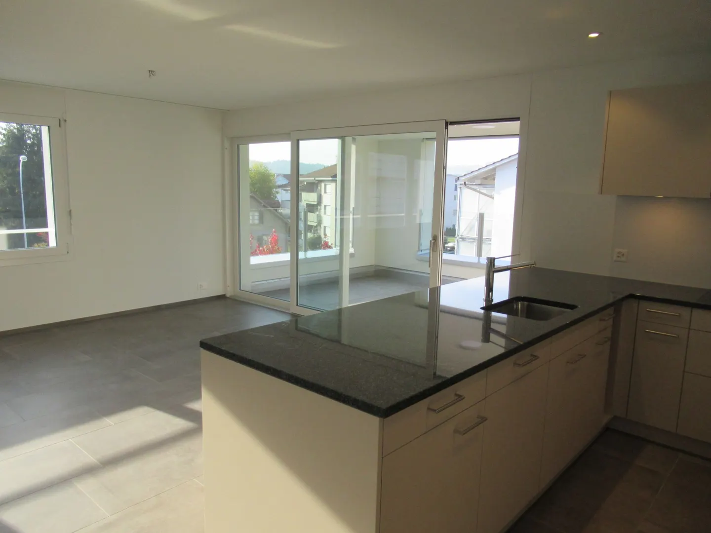 Great 4.5 Room Apartment - Photo 2 of 18