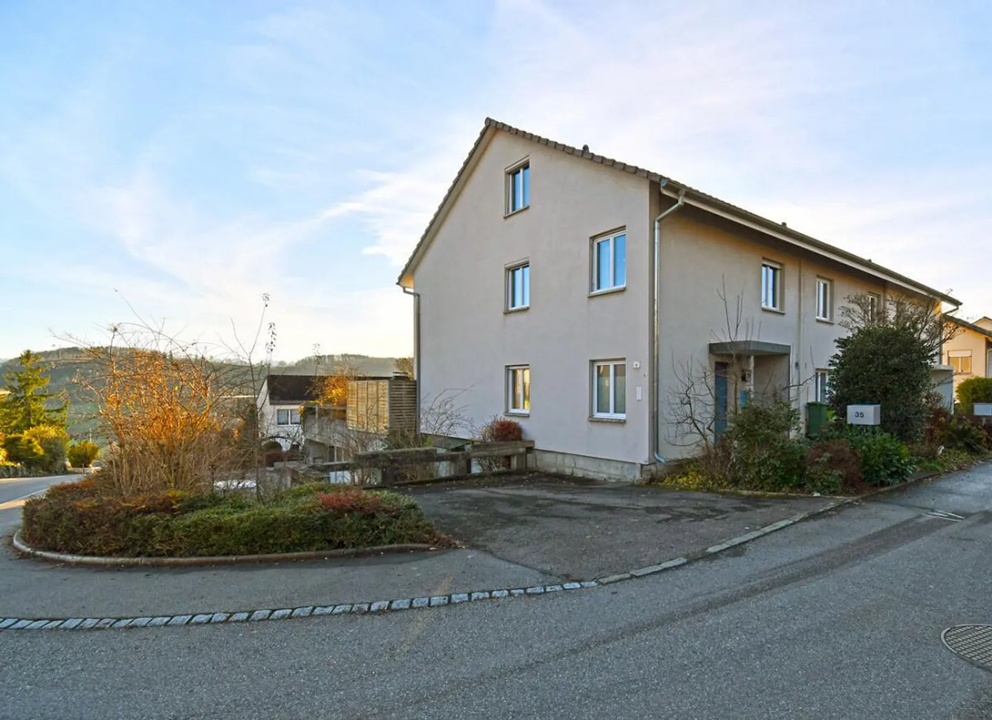 A Home with a View and Room for Creativity - Photo 2 of 14