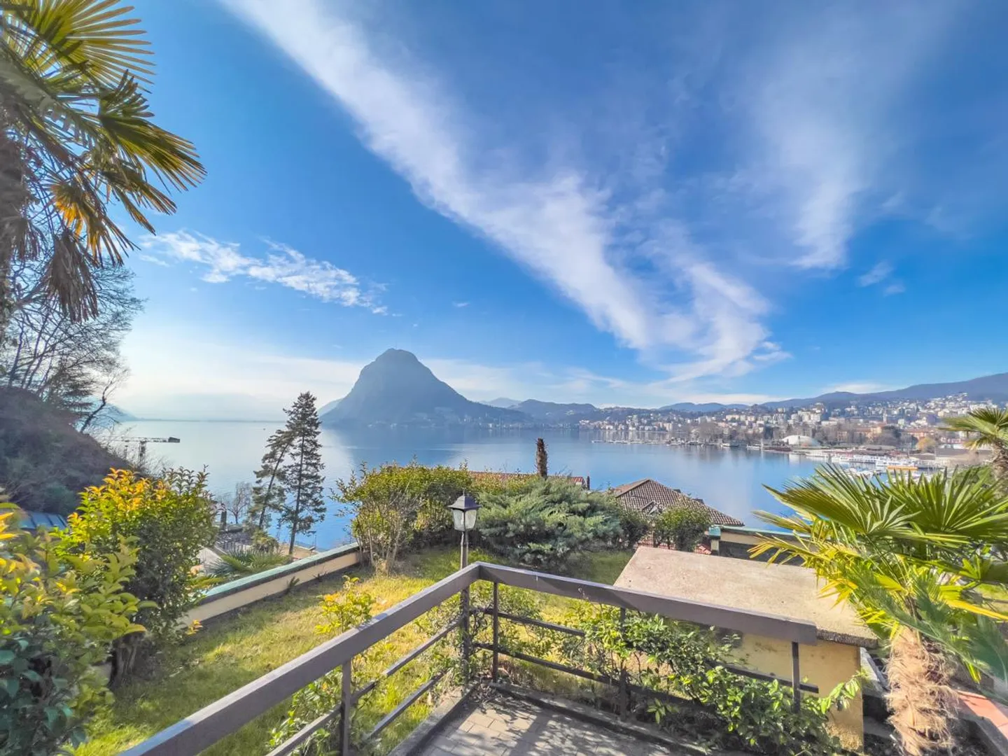 «Grande appartamento con splendida terrazza vista lago a Castagnola» - Foto 2 di 6