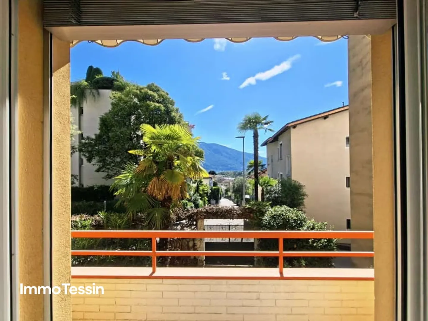 Top Preis & Zweitwohnsitz: Renovierte Ferienwohnung an bester Lage mit Seesicht und nahe der Promenade von Locarno - Foto 3 di 13