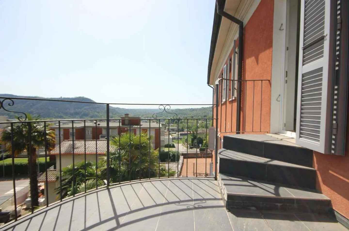 Balerna : appartement rénové avec terrasse près du centre - Photo 1 sur 8