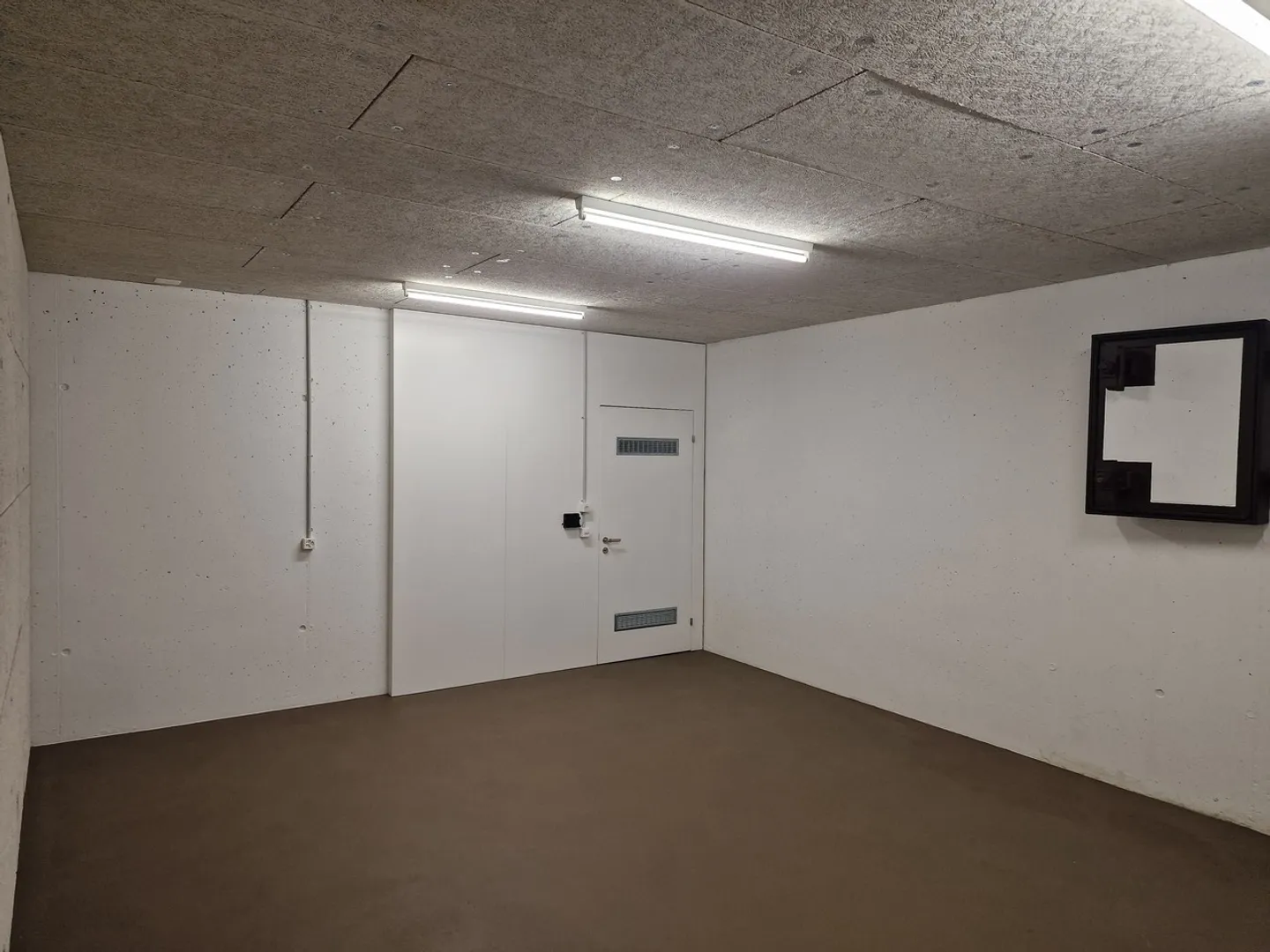 Espace de stockage de 30 m2 dans un emplacement central dans la ville de Zurich - Photo 2 sur 4
