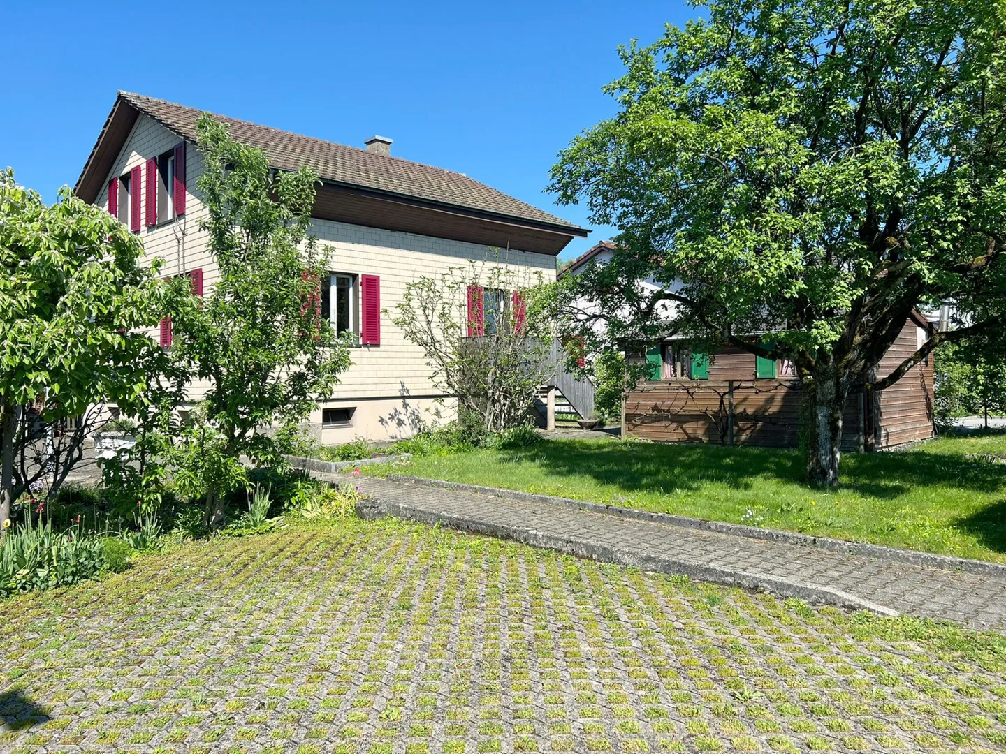 Casa unifamiliare di 5,5 stanze in una posizione tranquilla a Oberenfelden - Foto 1 di 20