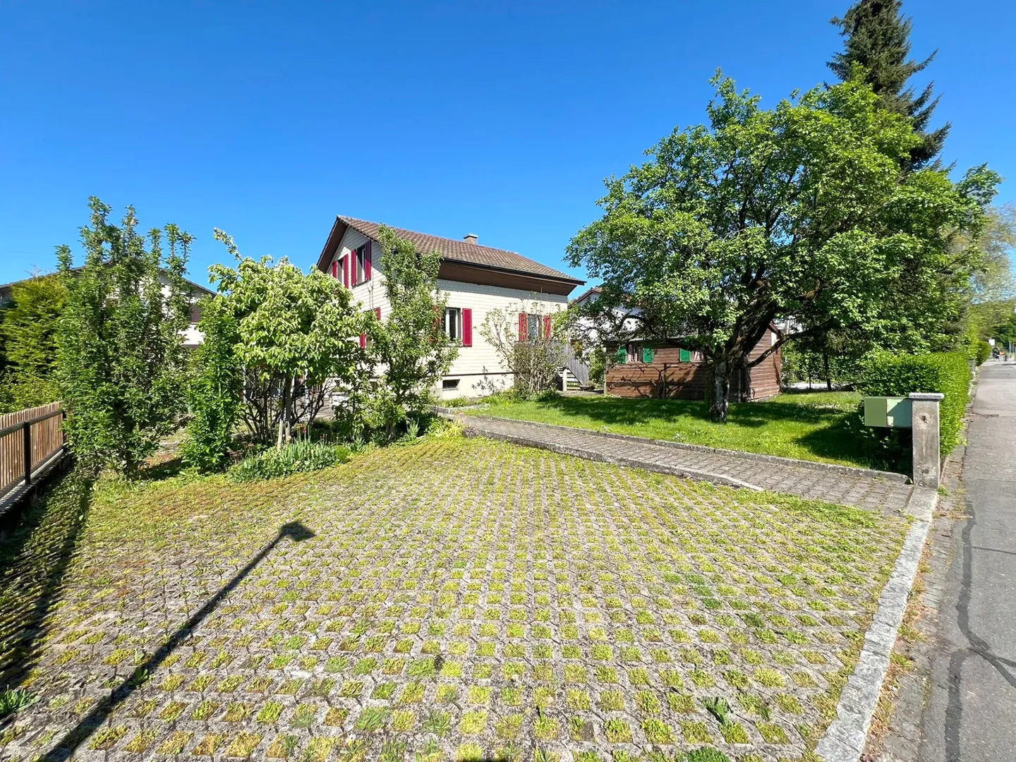 Casa unifamiliare di 5,5 stanze in una posizione tranquilla a Oberenfelden - Foto 2 di 20