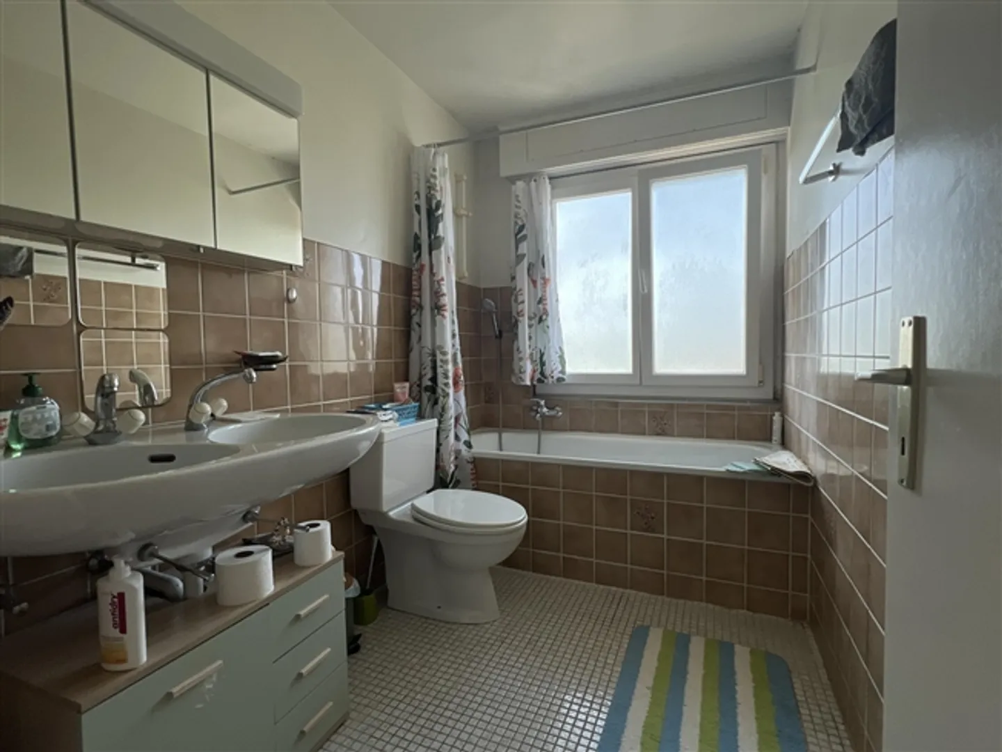 Bell'appartamento spazioso con vista libera - Foto 9 di 11