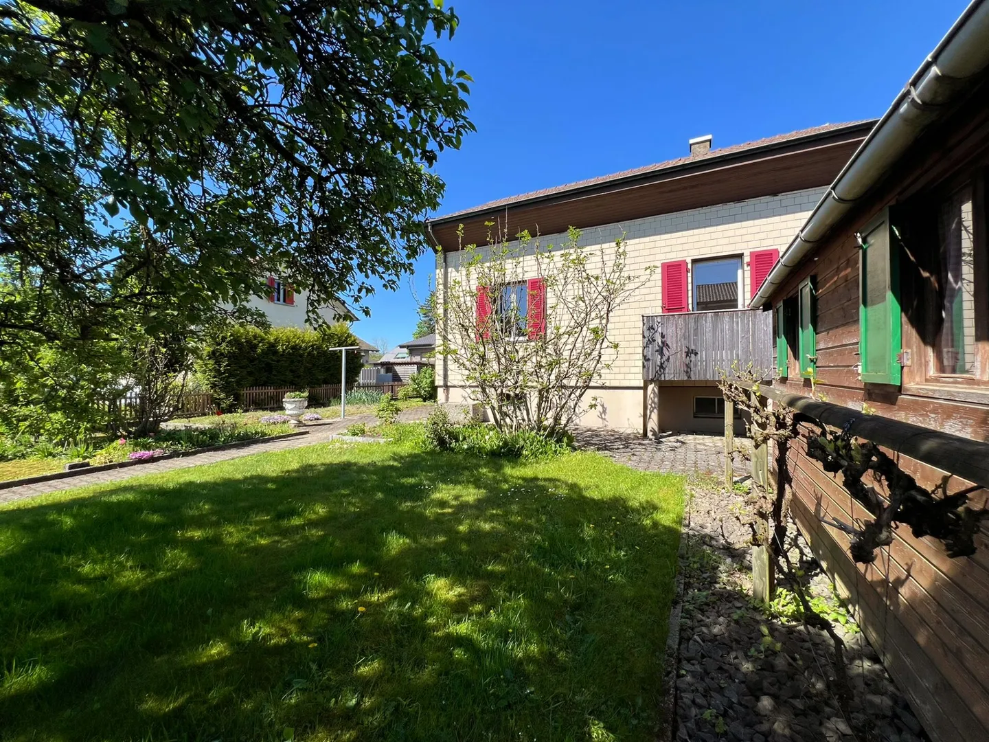 Casa unifamiliare di 5,5 stanze in una posizione tranquilla a Oberenfelden - Foto 5 di 20