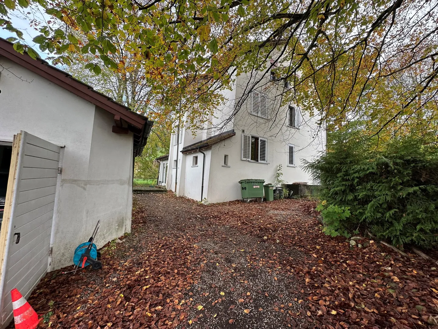 Casa familiare con grande proprietà - Foto 3 di 12