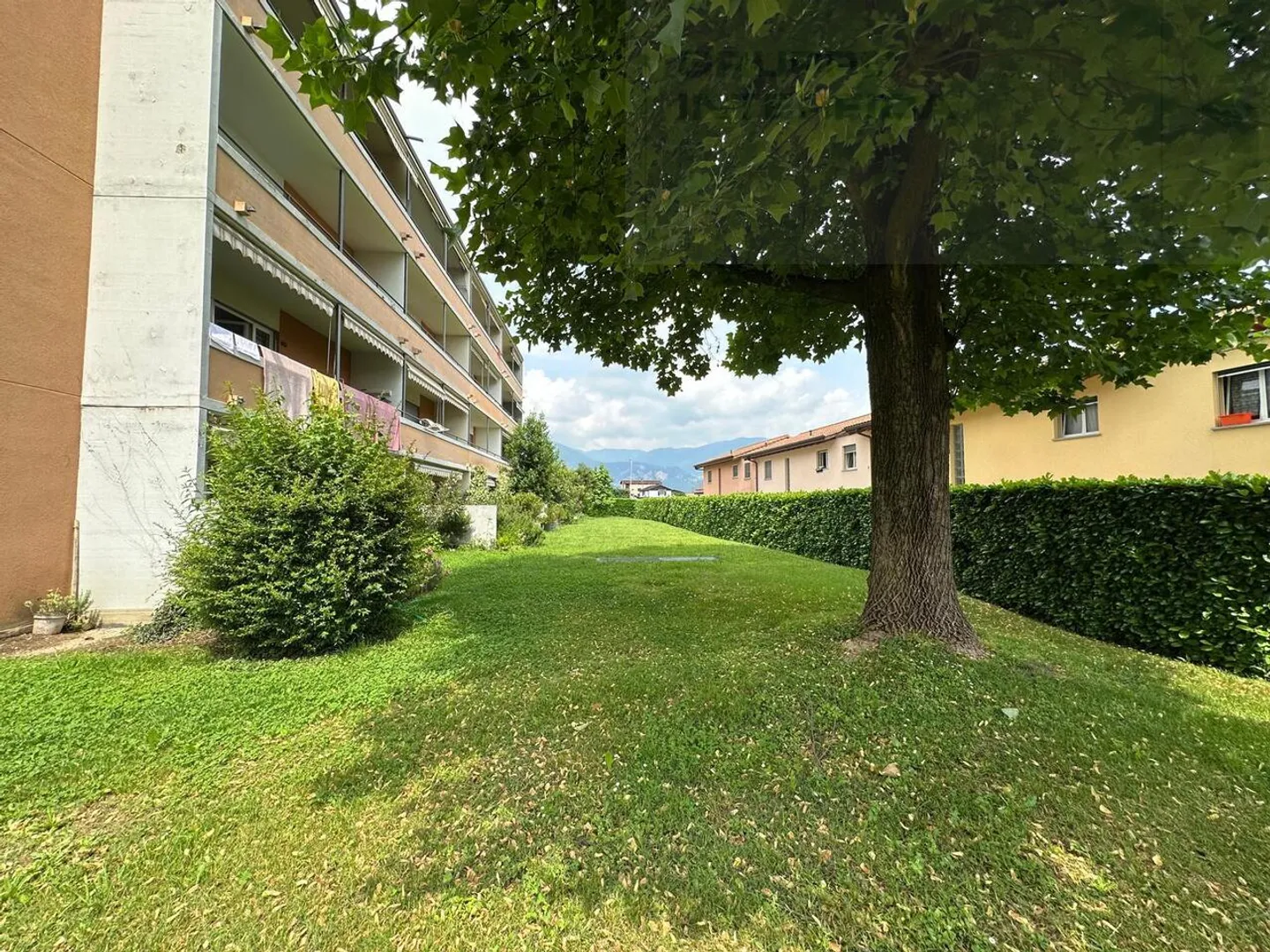 Komfortables 2.5-Zimmer-Apartment mit Terrasse in Stabio - Foto 5 von 5