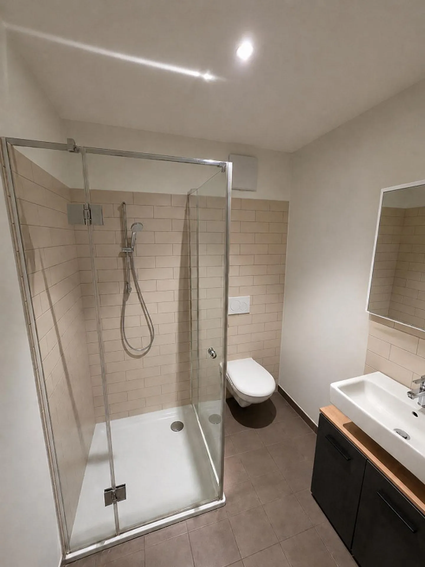 Stylische 2.5 Zimmer Neubauwohnung - Foto 2 von 9