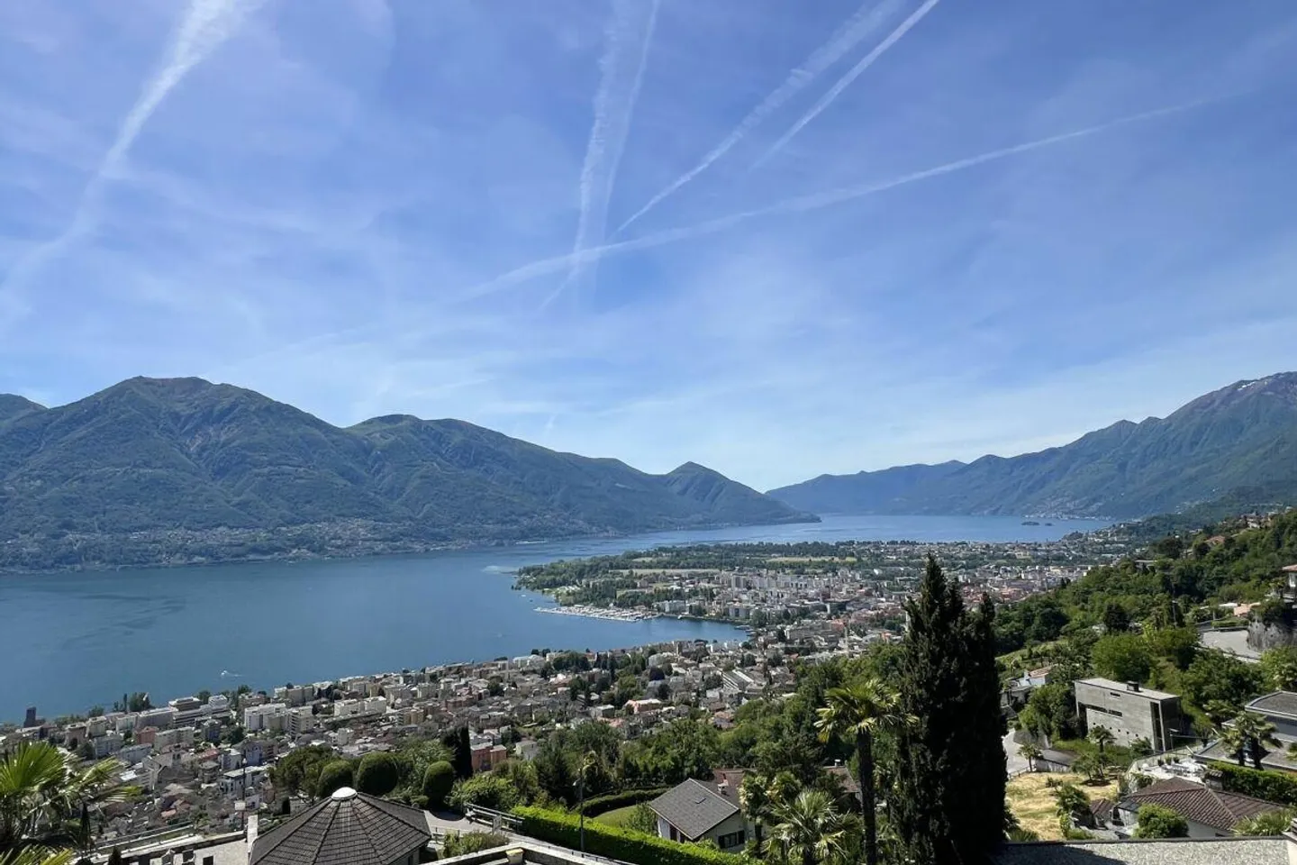 TOP LOCATION with 180° lake view - Exclusive apartment with separate guest area and communal pool - Photo 7 of 30