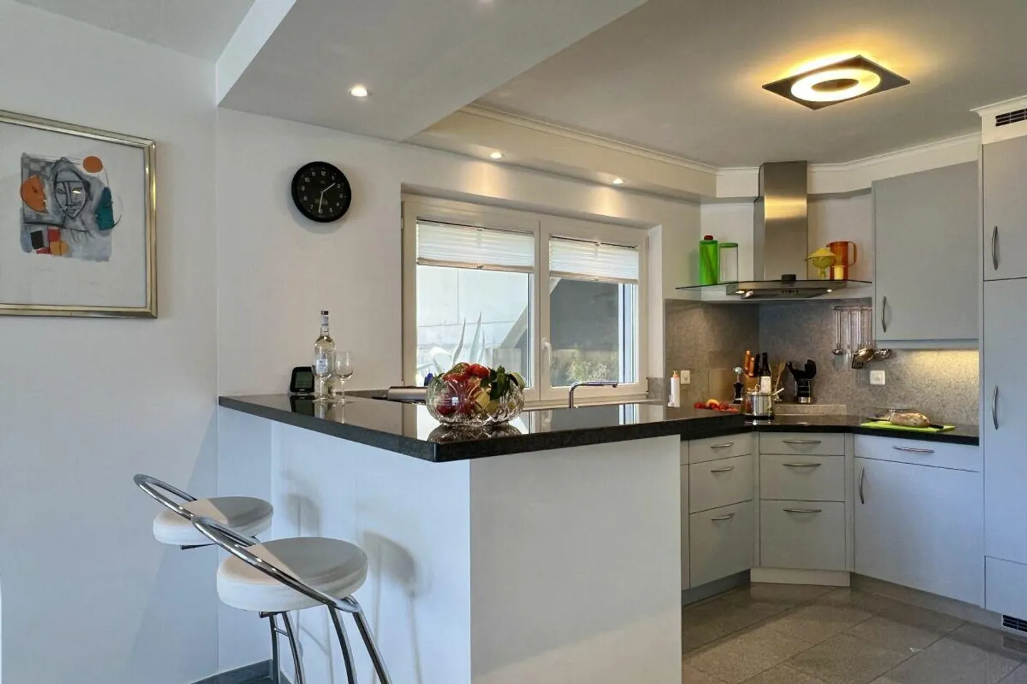 TOP LOCATION with 180° lake view - Exclusive apartment with separate guest area and communal pool - Photo 9 of 30