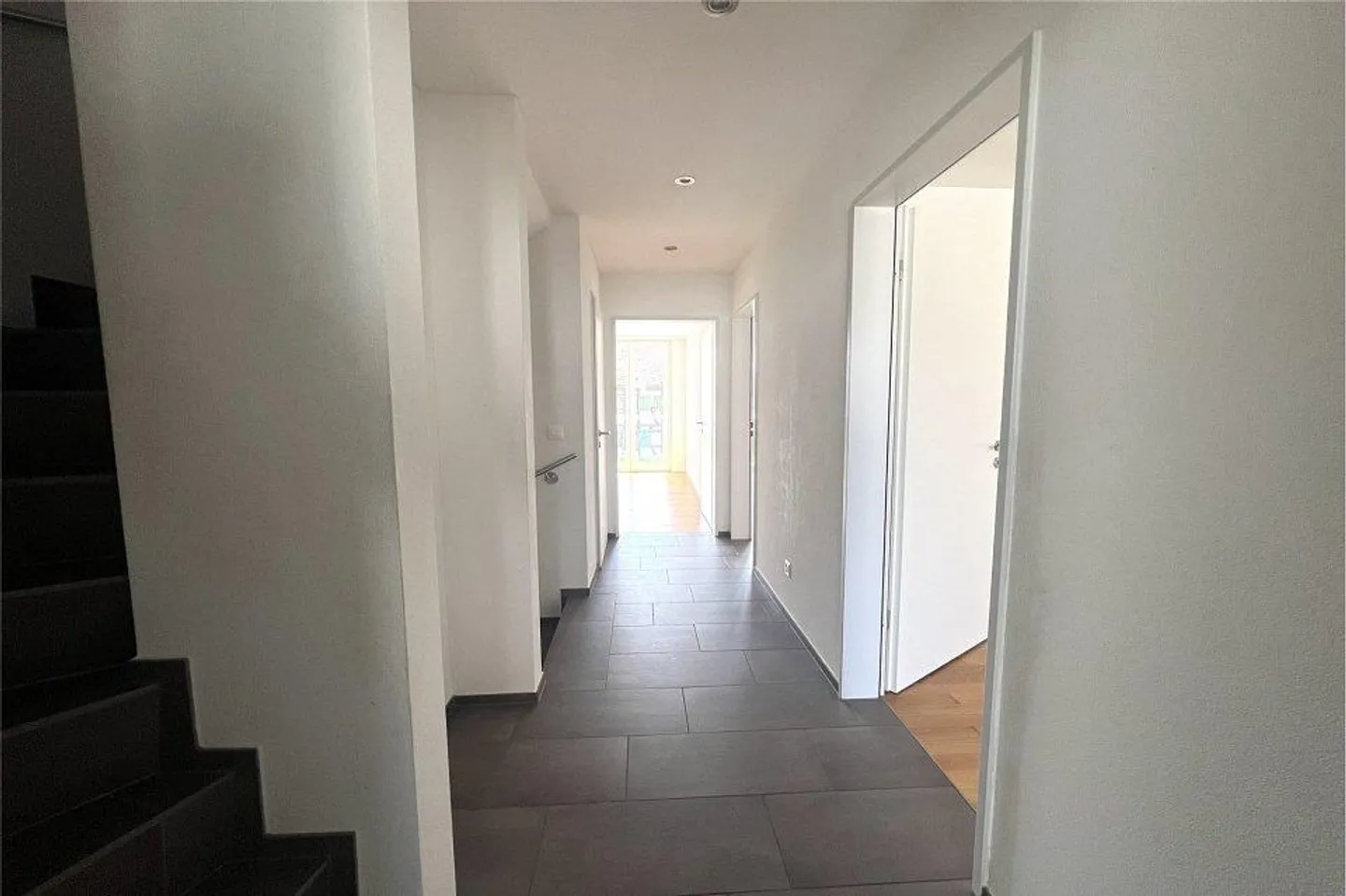 Charmantes neuwertiges Reihenmittelhaus in ländlicher Gegend und trotzdem in Stadt Nähe - Foto 5 von 12
